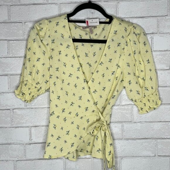 NWT BCBGeneration Ditsy Daisy Wrap Top - Picture 2 of 9